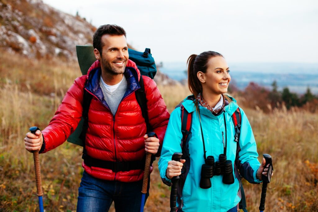 Wandern in der Gruppe: Möglichkeiten, Vorteile, Vorbereitung, Kleidung, Ausrüstung, Tipps & mehr