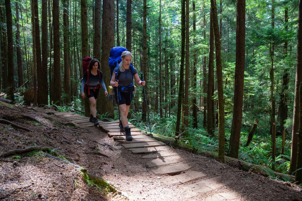 wandergruppen-frauen-vorteile-angebote-equipment